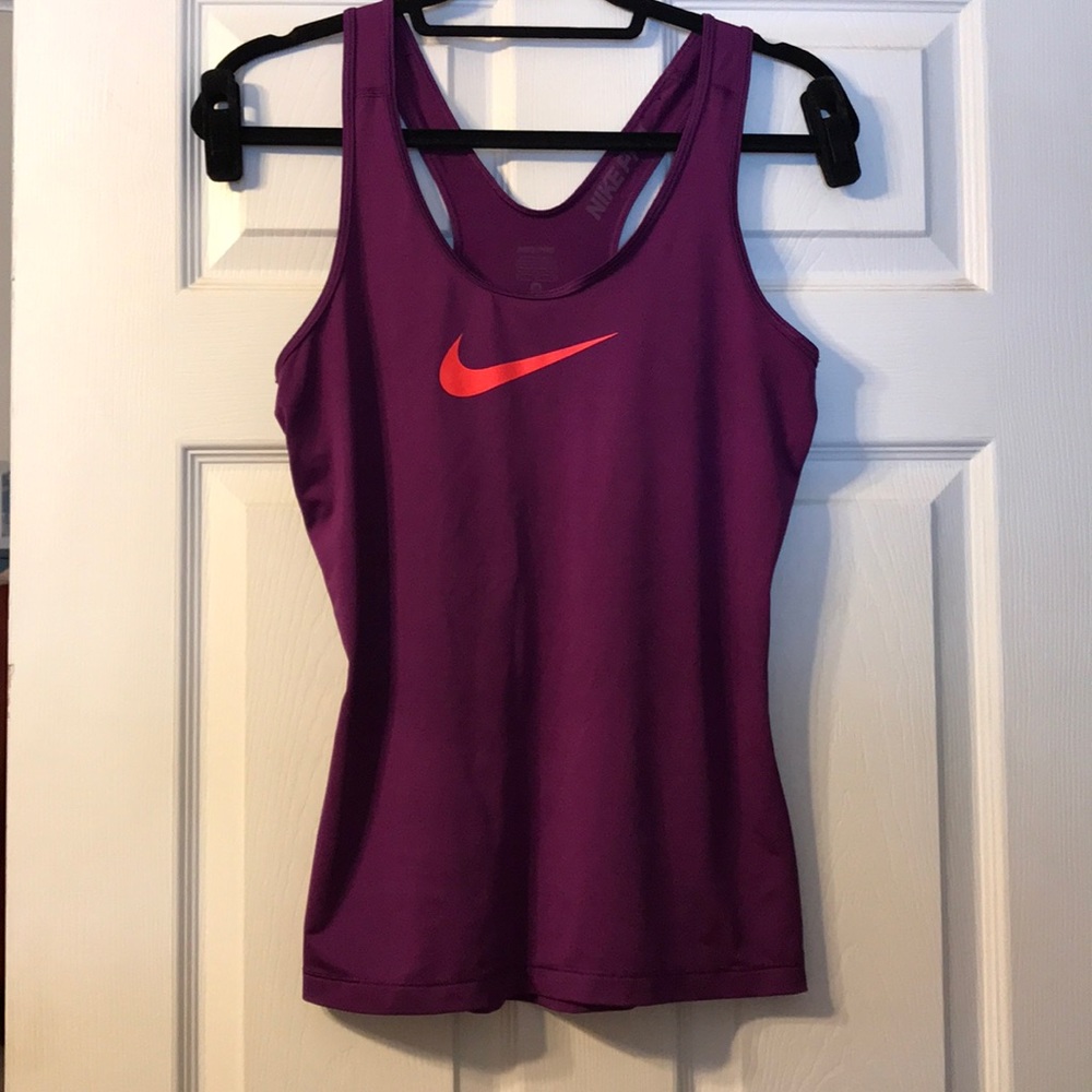 Nike pro workout top